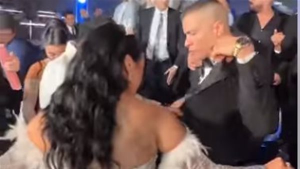 حسن شاكوش وزوجته