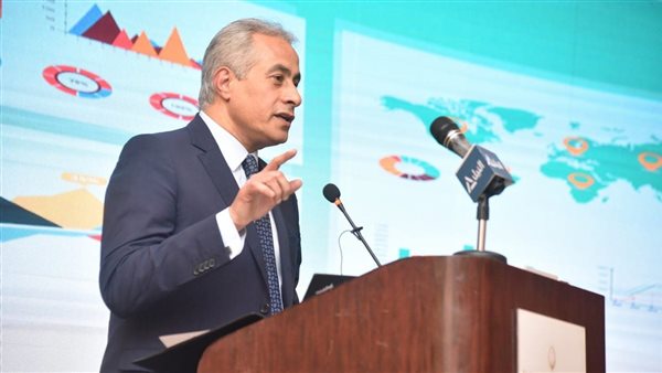  وزير القوى العاملة