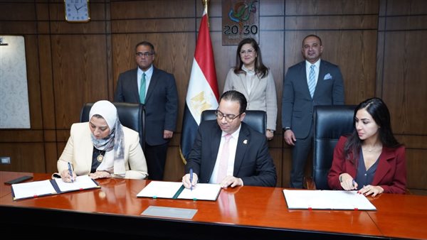 وزيرة النخطيط 