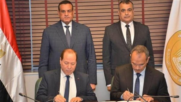 جانب من توقيع الاتفاقية