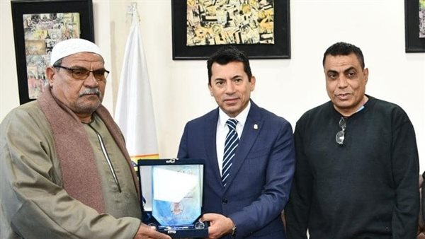 وزير الشباب و الرياضة