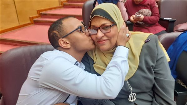 السيدة ايمان ونجلها