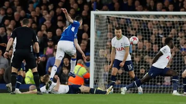 توتنهام وإيفرتون