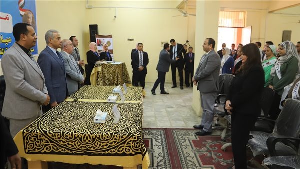  وزير القوى العاملة