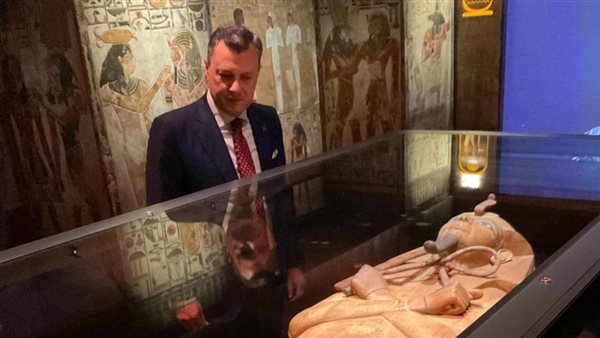 وزير السياحة 