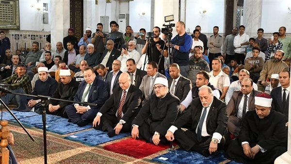 وزير الأوقاف يشهد