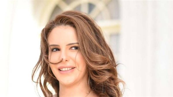 دنيا عبدالعزيز 