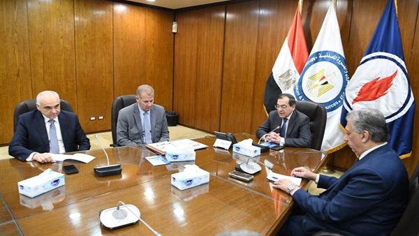 وزير البترول خلال