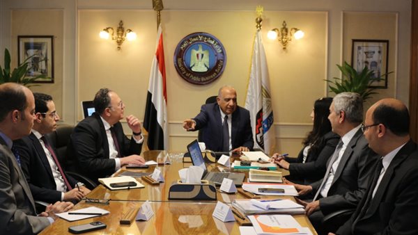 اجتماع وزير قطاع