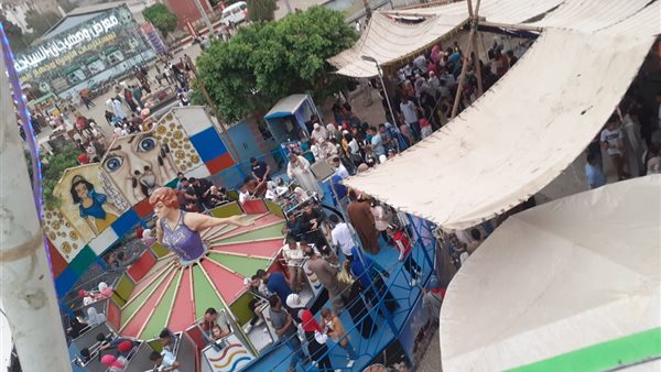 إقبال الأهالي على