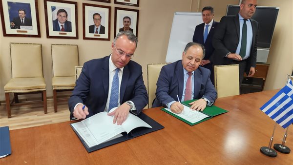 خلال التوقيع 