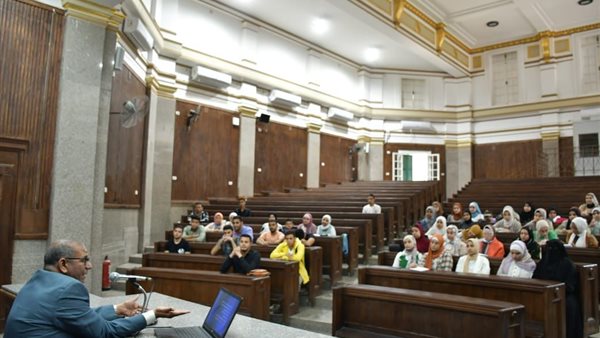 طلاب جامعة القاهرة