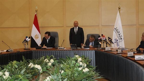 خلال التوقيع 