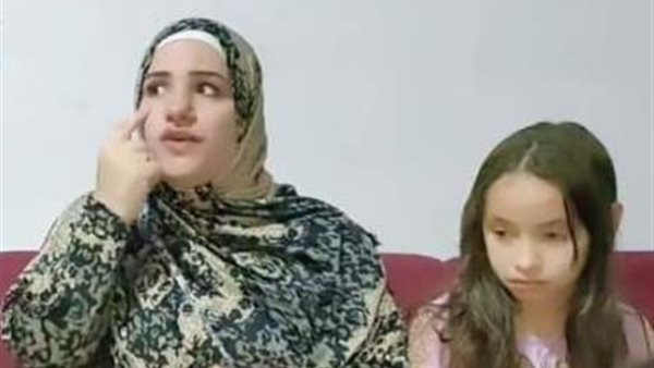 هبة السيد وابنتها