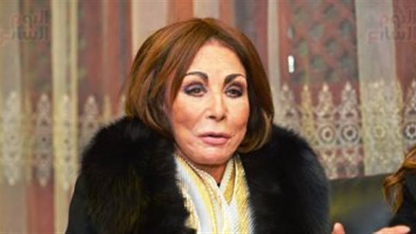 لبني عبد العزيز 