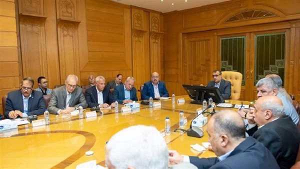 اثناء الاجتماع 