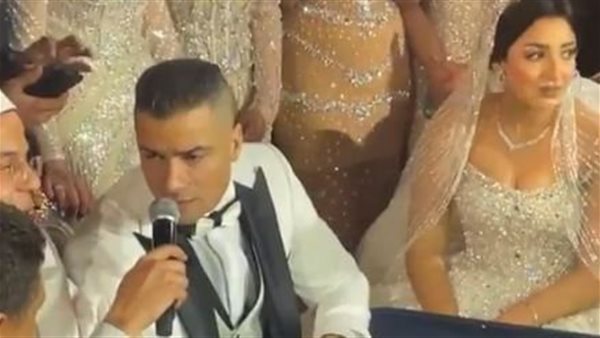 حسن شاكوش وزوجته