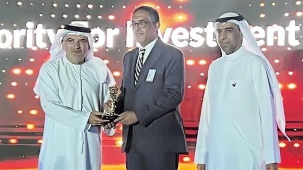 اثناء تسليم الجائزة