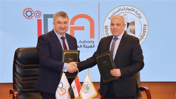 اثناء التوقيع 