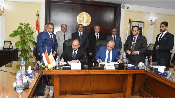 اثناء التوقيع 