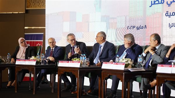 خلال المؤتمر 