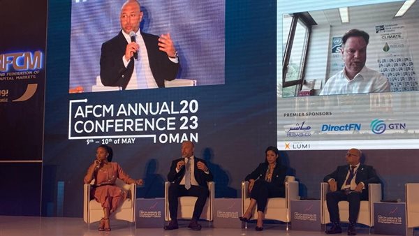 خلال المؤتمر 