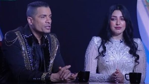 حسن شاكوش وزوجته