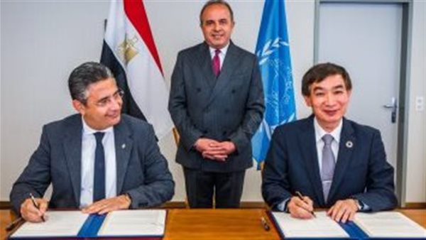 خلال التوقيع 