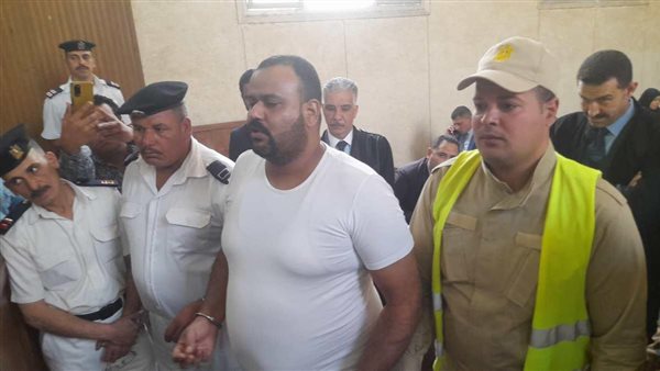 محاكمة قاتل ابنه