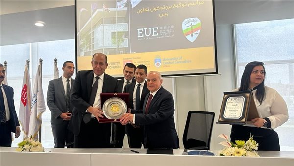 جانب من توقيع البروتوكول