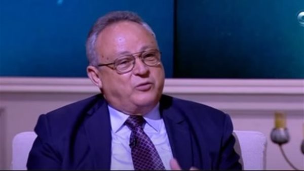  الدكتور أحمد زايد