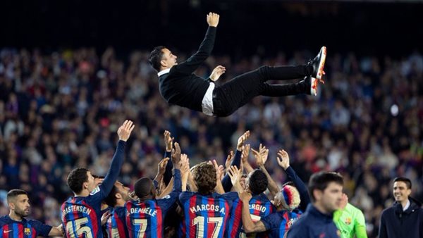 تشافي هيرنانديز ولاعبي