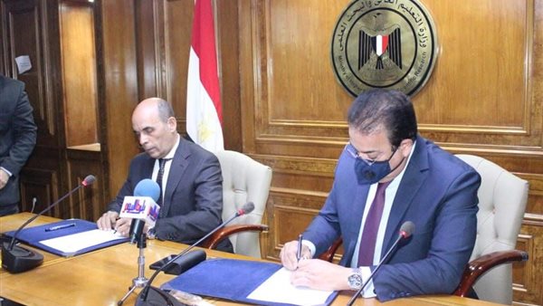 جانب من توقيع البروتوكول