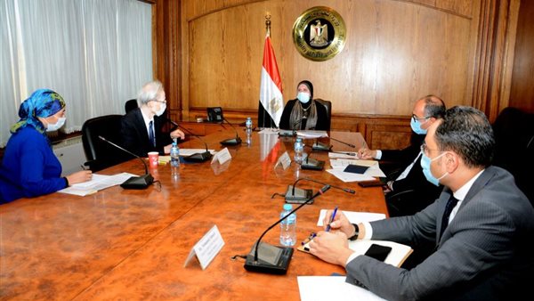 وزيرة الصناعة والسفير