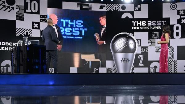 ليفاندوفسكي وانفانتنيو