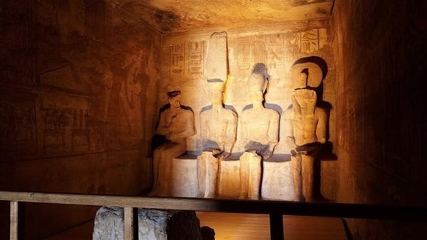 تعامد الشمس على معبد