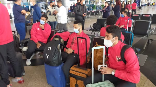 لاعبو الأهلي في المطار