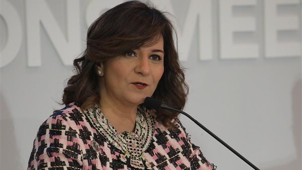 وزيرة الهجرة نبيلة