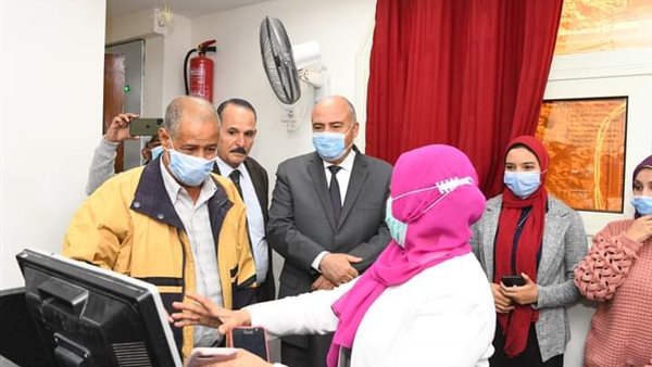 محافظ قنا يفتتح مركز