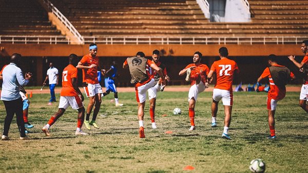 عمليات إحماء لاعبي