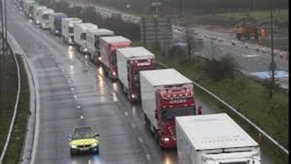 الشاحنات العالقة