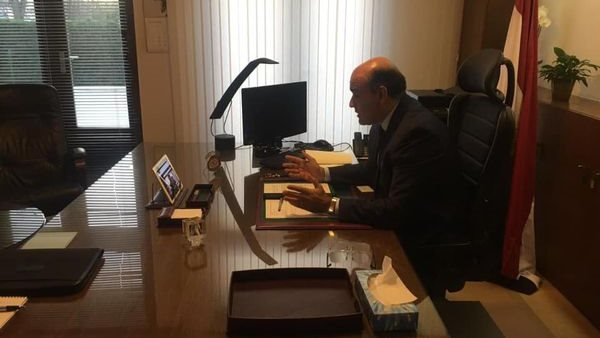  السفير حاتم عبد