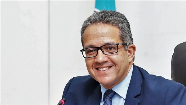 وزبر السياحة والاثار