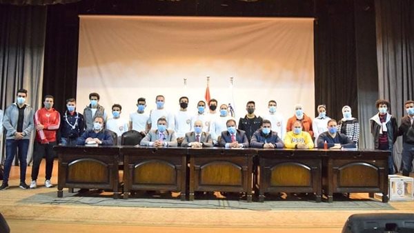 الدكتور منصور حسن