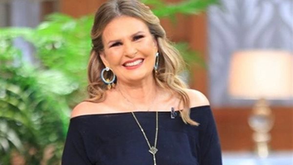 الفنانة يسرا