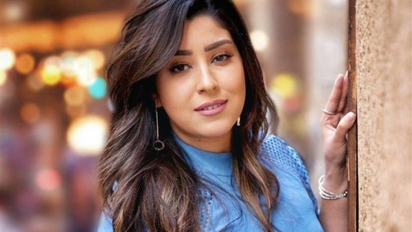 الفنانة ايتن عامر