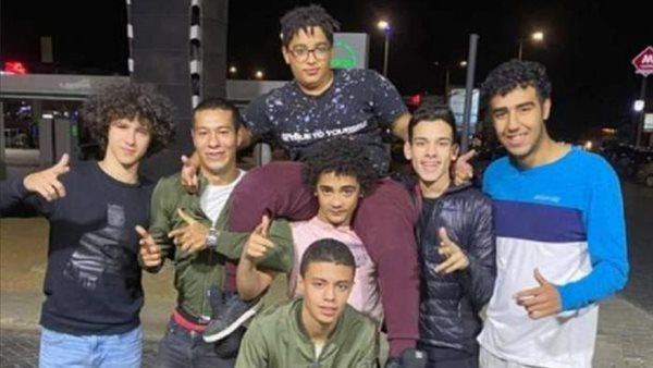 طفل المرور وأصدقائه