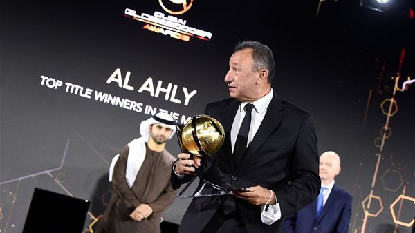 محمود الخطيب يحمل