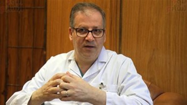 الدكتور حازم خميس