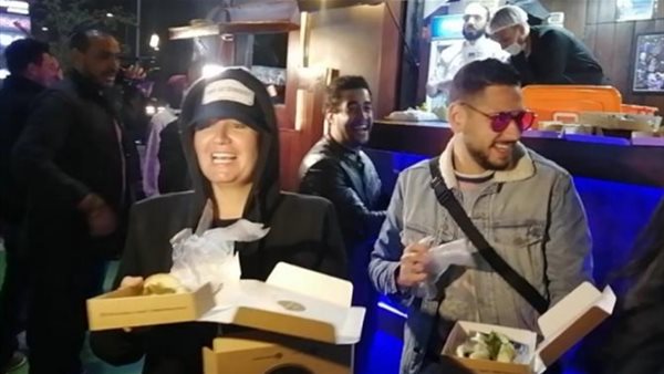 محمود شاهين وهنا